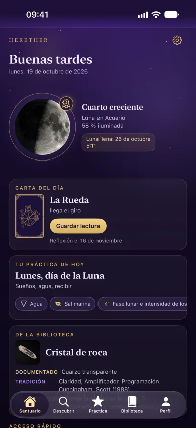 App Hekether en el iPhone: Santuario con fase lunar, carta del día y práctica para hoy